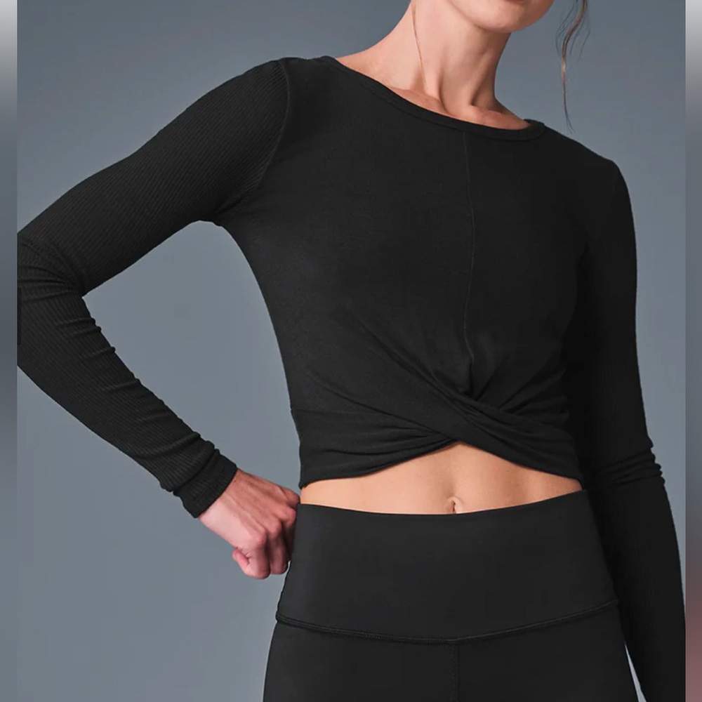 Alo Cover Long Sleeve Top
Size: Medium